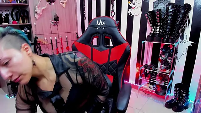 Snapshot of Mistress_Yelena chatting on 02/10/25, 10:51 Mistress Yelena online show from 02/10/25, 10:51