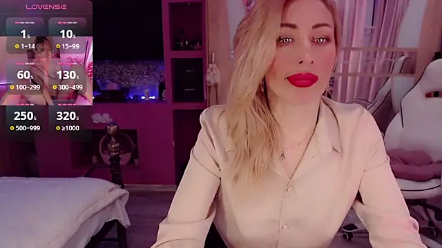 Snapshot of AnnieGOld_ chatting on 10/31/25, 07:48 AnnieGOld online show from 10/31/25, 07:48