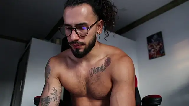 Snapshot of Baky_sexy chatting on 01/13/25, 10:45 Baky sexy online show from 01/13/25, 10:45