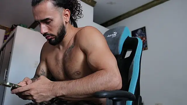 Snapshot of Baky_sexy chatting on 01/16/25, 03:02 Baky sexy online show from 01/16/25, 03:02