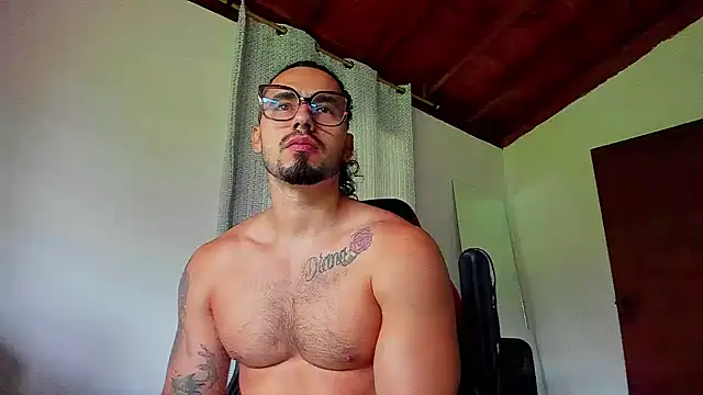 Snapshot of Baky_sexy chatting on 11/28/25, 05:26 Baky sexy online show from 11/28/25, 05:26