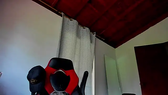 Snapshot of Baky_sexy chatting on 12/14/25, 03:06 Baky sexy online show from 12/14/25, 03:06