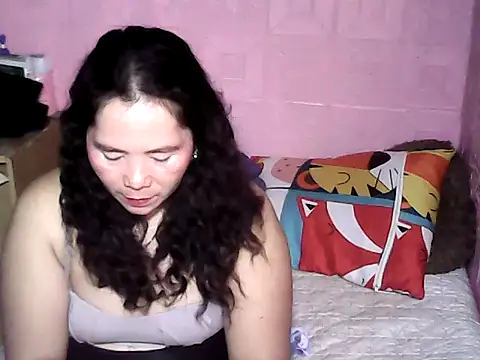 Snapshot of hotpusie_4u chatting on 10/13/25, 05:35 hotpusie 4u online show from 10/13/25, 05:35