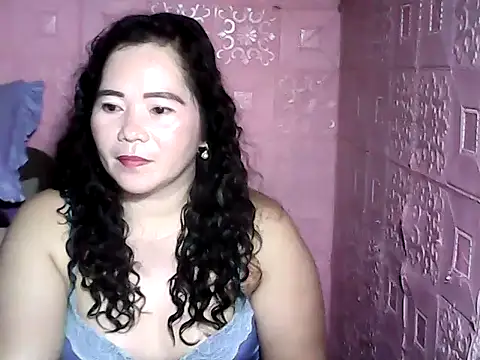 Snapshot of hotpusie_4u chatting on 11/19/25, 04:51 hotpusie 4u online show from 11/19/25, 04:51