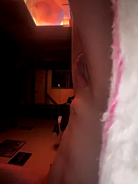 Snapshot of Chris-LE91 chatting on 09/16/25, 01:06 Chris-LE91 online show from 09/16/25, 01:06