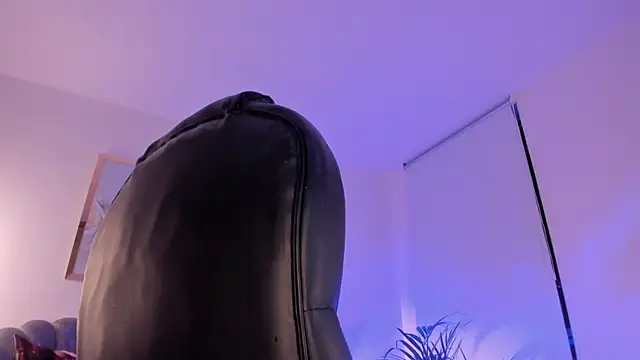Snapshot of ZoePresleyX chatting on 12/12/24, 12:59 ZoePresleyX online show from 12/12/24, 12:59