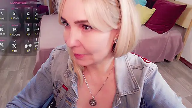 Snapshot of _unique_cam_ chatting on 01/06/25, 01:08 unique cam online show from 01/06/25, 01:08