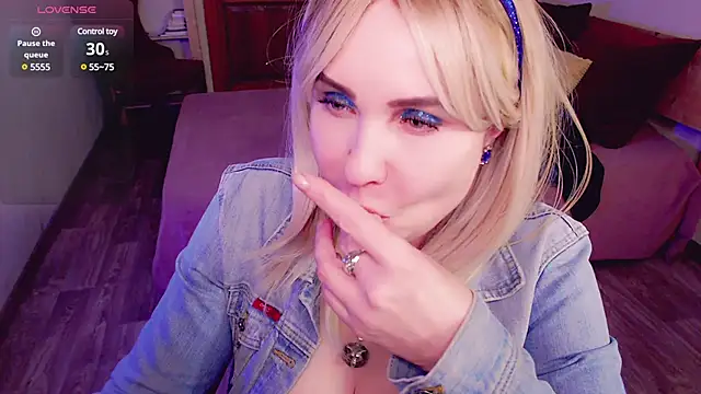 Snapshot of _unique_cam_ chatting on 03/15/25, 07:53 unique cam online show from 03/15/25, 07:53