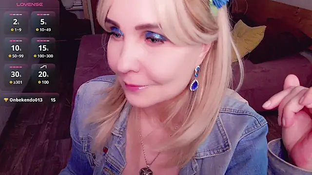 Snapshot of _unique_cam_ chatting on 03/15/25, 02:01 unique cam online show from 03/15/25, 02:01