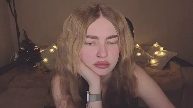 Snapshot of ViolettaLopez chatting on 12/20/25, 02:24 ViolettaLopez online show from 12/20/25, 02:24