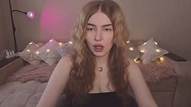 Snapshot of ViolettaLopez chatting on 02/03/26, 01:05 ViolettaLopez online show from 02/03/26, 01:05