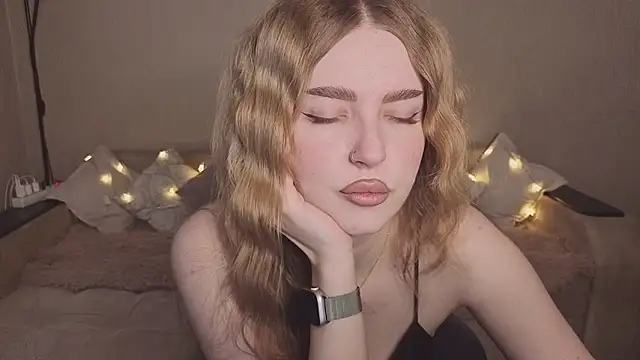 Snapshot of ViolettaLopez chatting on 02/10/26, 01:48 ViolettaLopez online show from 02/10/26, 01:48