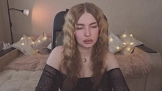 Snapshot of ViolettaLopez chatting on 02/17/26, 12:56 ViolettaLopez online show from 02/17/26, 12:56