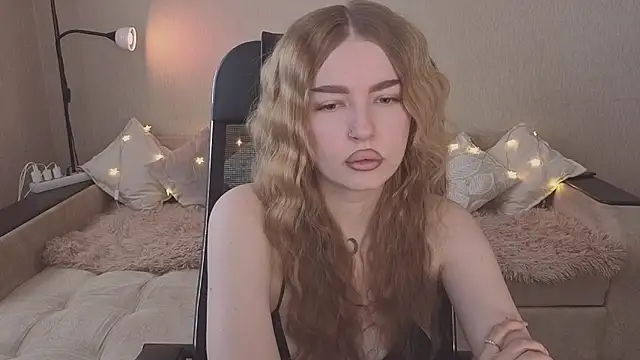 Snapshot of ViolettaLopez chatting on 02/20/26, 12:27 ViolettaLopez online show from 02/20/26, 12:27