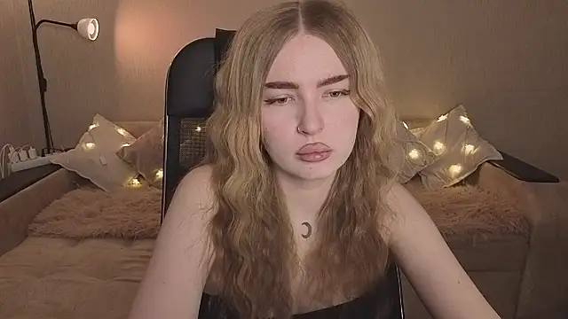 Snapshot of ViolettaLopez chatting on 02/23/26, 04:15 ViolettaLopez online show from 02/23/26, 04:15