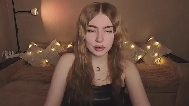 Snapshot of ViolettaLopez chatting on 02/25/26, 02:59 ViolettaLopez online show from 02/25/26, 02:59