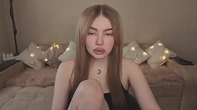 Snapshot of ViolettaLopez chatting on 03/02/26, 01:29 ViolettaLopez online show from 03/02/26, 01:29