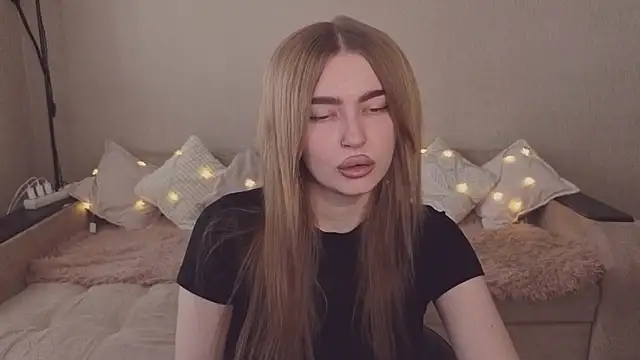 ViolettaLopez online show from 04/15/26, 01:07