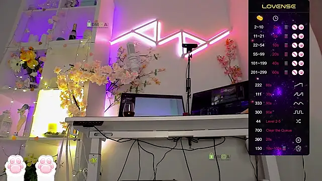 Elena-Marilyn online show from 04/29/26, 08:37