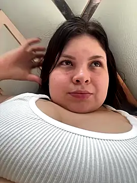 Snapshot of AshlyRouse chatting on 12/18/25, 06:58 AshlyRouse online show from 12/18/25, 06:58