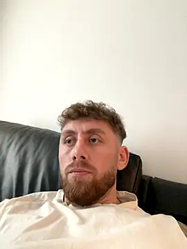 Snapshot of Cata9407 chatting on 12/02/25, 12:32 Cata9407 online show from 12/02/25, 12:32