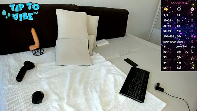 Smallnipples online show from 10/17/25, 06:27