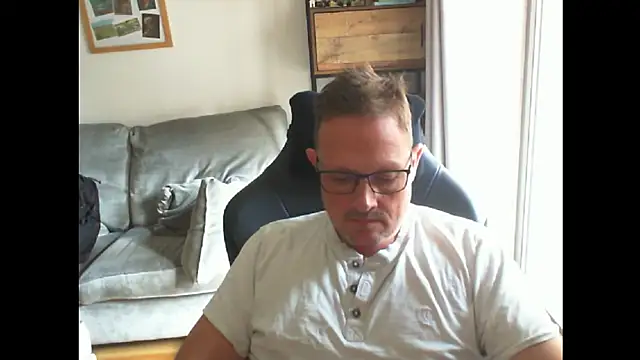 Snapshot of ZebedeePirate chatting on 03/18/25, 04:04 ZebedeePirate online show from 03/18/25, 04:04