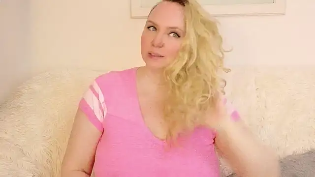 Snapshot of Sarah4you chatting on 06/28/26, 01:17 Sarah4you online show from 06/28/26, 01:17