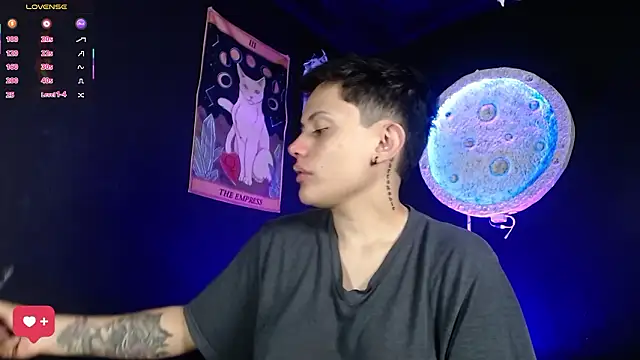 girl intense444 online show from 02/10/26, 12:53