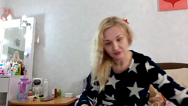 ModelEva online show from 10/04/25, 08:34