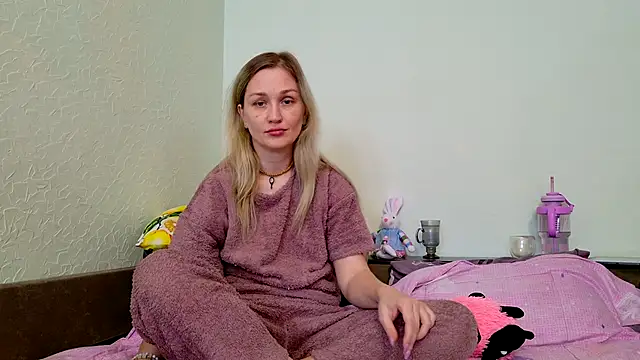 Snapshot of ModelEva chatting on 03/27/26, 11:32 ModelEva online show from 03/27/26, 11:32