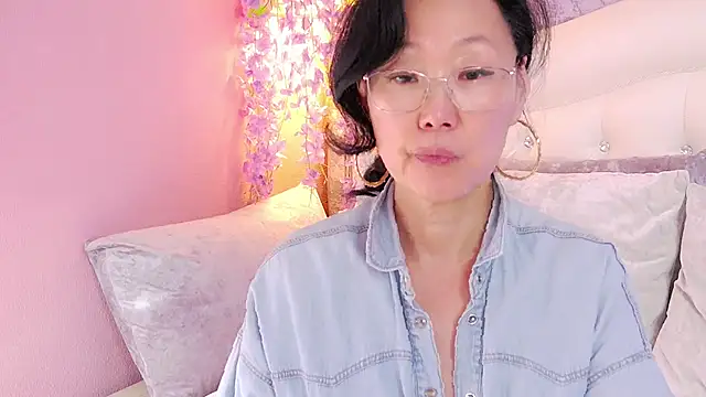 Snapshot of Asian_legs chatting on 05/04/26, 10:11 Asian legs online show from 05/04/26, 10:11