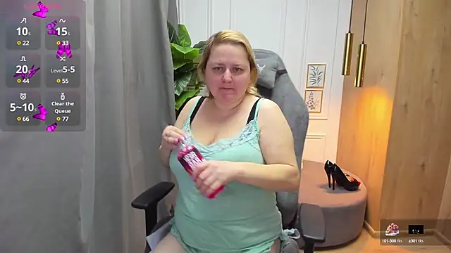 Snapshot of ScarlettSoft chatting on 03/18/25, 06:03 ScarlettSoft online show from 03/18/25, 06:03