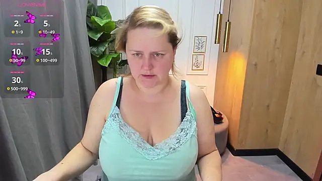 Snapshot of ScarlettSoft chatting on 10/28/25, 05:11 ScarlettSoft online show from 10/28/25, 05:11