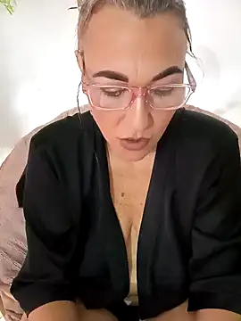 Snapshot of Katy_Randy chatting on 01/04/25, 10:13 Katy Randy online show from 01/04/25, 10:13