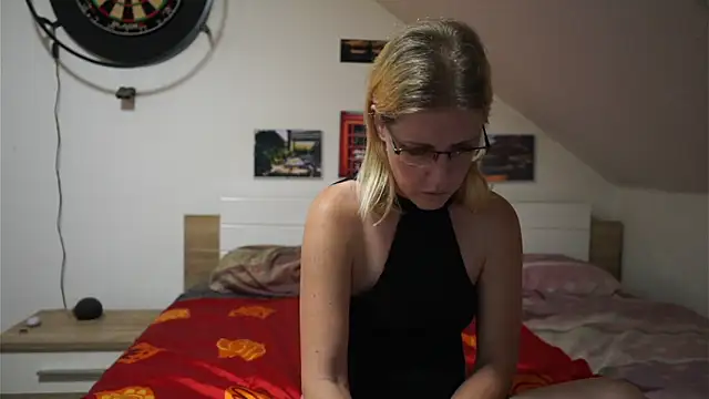 Moistdevil online show from 11/17/25, 01:50