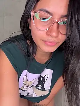 Snapshot of PaulinaBelushi chatting on 12/11/24, 11:43 PaulinaBelushi online show from 12/11/24, 11:43