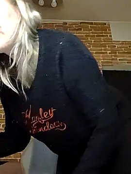 Snapshot of _Horny_milf_ chatting on 02/24/25, 06:16 Horny milf online show from 02/24/25, 06:16