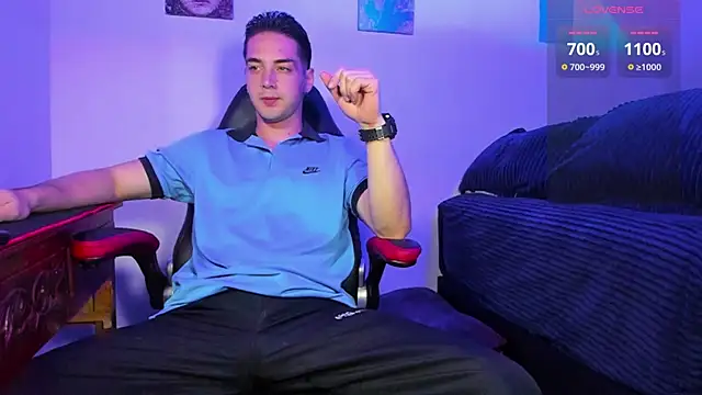 Snapshot of Alex_smith00 chatting on 12/13/24, 12:53 Alex smith00 online show from 12/13/24, 12:53