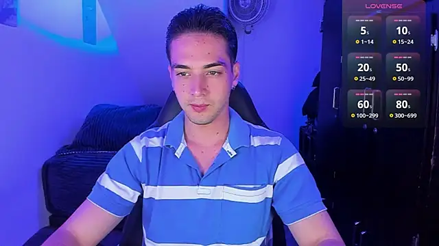 Snapshot of Alex_smith00 chatting on 12/21/24, 02:41 Alex smith00 online show from 12/21/24, 02:41