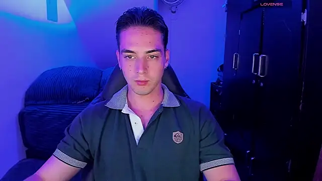 Snapshot of Alex_smith00 chatting on 12/22/24, 10:58 Alex smith00 online show from 12/22/24, 10:58