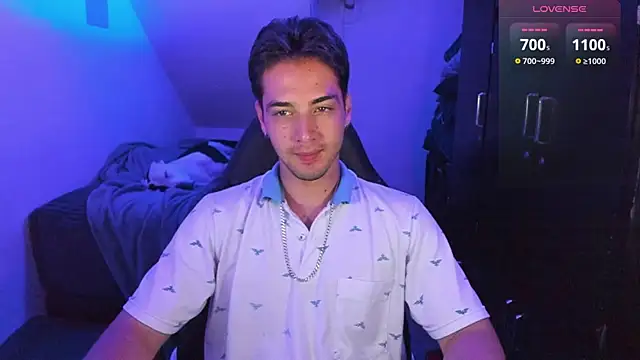 Snapshot of Alex_smith00 chatting on 01/05/25, 04:27 Alex smith00 online show from 01/05/25, 04:27