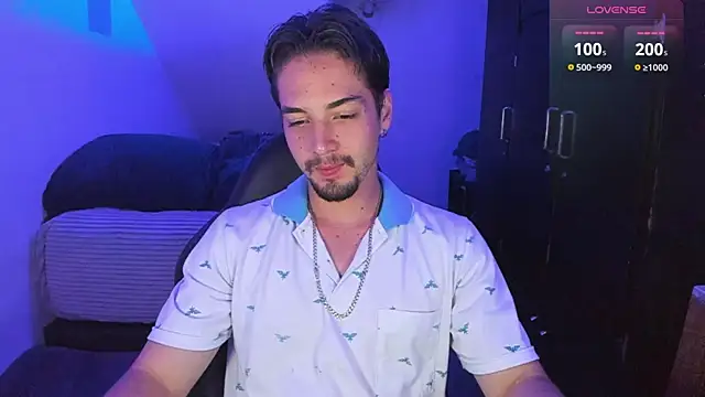 Snapshot of Alex_smith00 chatting on 01/30/25, 11:24 Alex smith00 online show from 01/30/25, 11:24