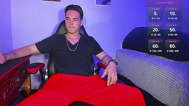 Snapshot of Alex_smith00 chatting on 03/07/25, 02:04 Alex smith00 online show from 03/07/25, 02:04