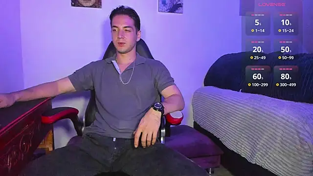 Snapshot of Alex_smith00 chatting on 03/16/25, 01:49 Alex smith00 online show from 03/16/25, 01:49