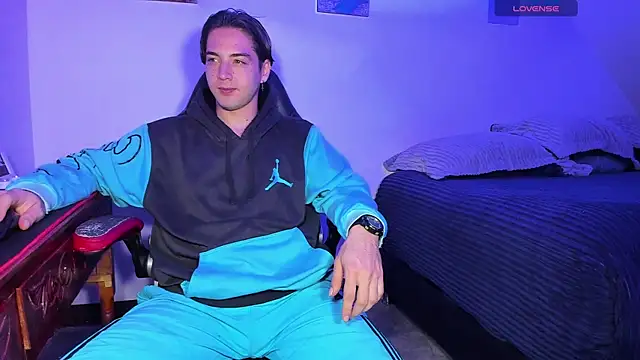 Snapshot of Alex_smith00 chatting on 09/18/25, 02:02 Alex smith00 online show from 09/18/25, 02:02