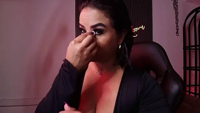 Snapshot of arianna_smith_ chatting on 11/16/25, 11:49 arianna smith online show from 11/16/25, 11:49