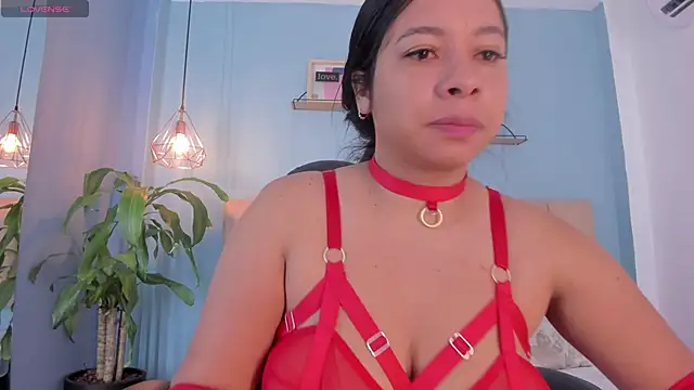 Snapshot of MaraOwen_ chatting on 11/07/25, 12:05 MaraOwen online show from 11/07/25, 12:05