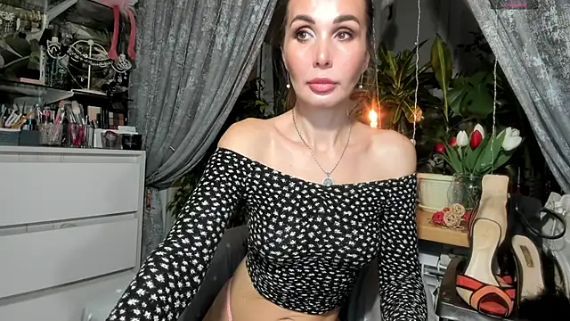 Snapshot of Aurora108 chatting on 02/13/25, 10:33 Aurora108 online show from 02/13/25, 10:33