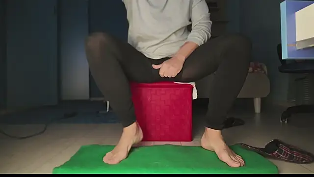 Snapshot of Sissy-Boys chatting on 01/11/25, 06:23 Sissy-Boys online show from 01/11/25, 06:23